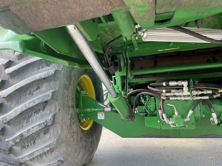 2017-john-deere-s680-image-18