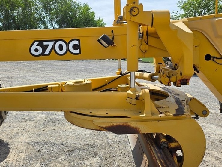2001-deere-670c-image-11