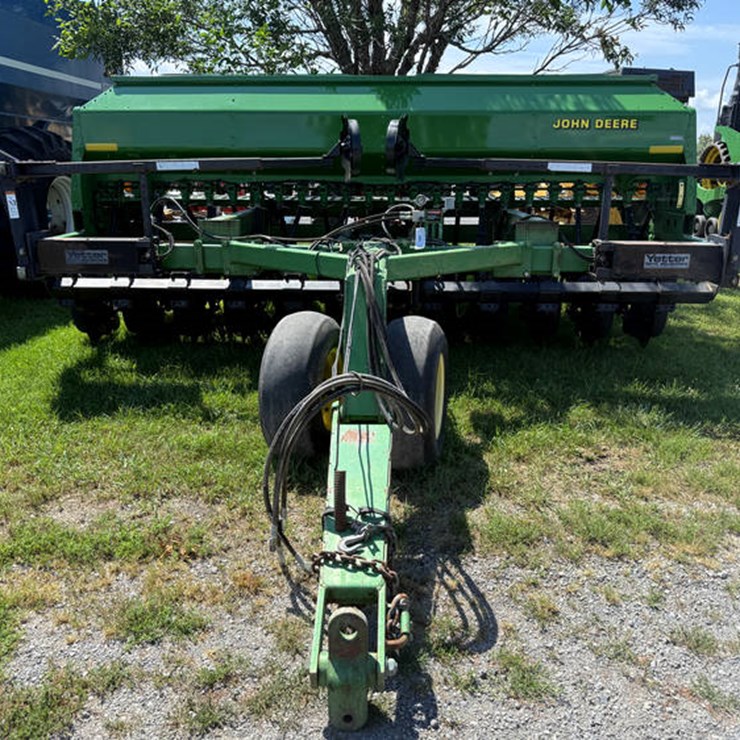 JOHN DEERE 1560