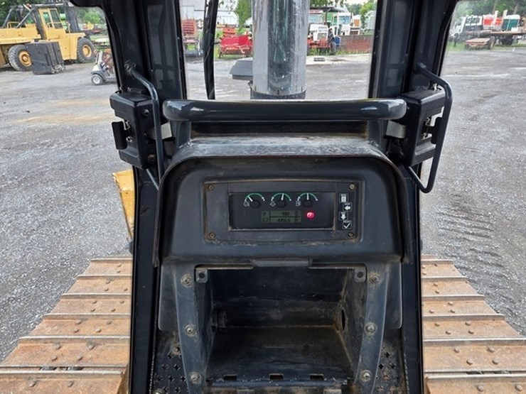 2014-deere-700k-lgp-image-74