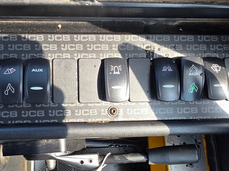 2021-jcb-1cxt-image-55