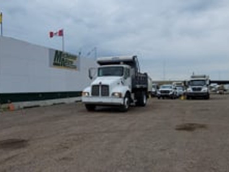 2001-kenworth-t300-image-17