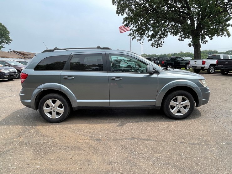 2010-dodge-journey-sxt-image-4