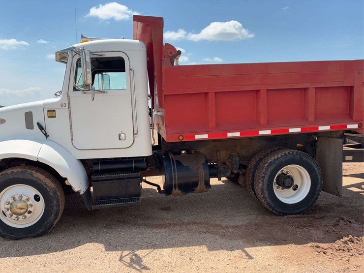 2000-peterbilt-330-image-5