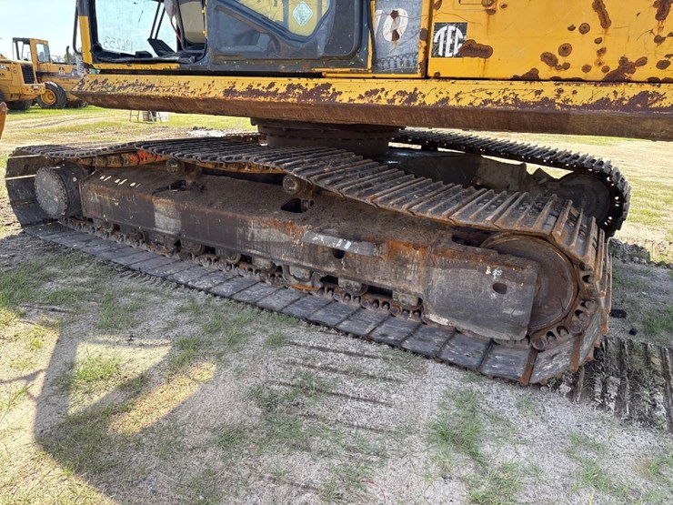2016-komatsu-pc210-lc-11-image-9