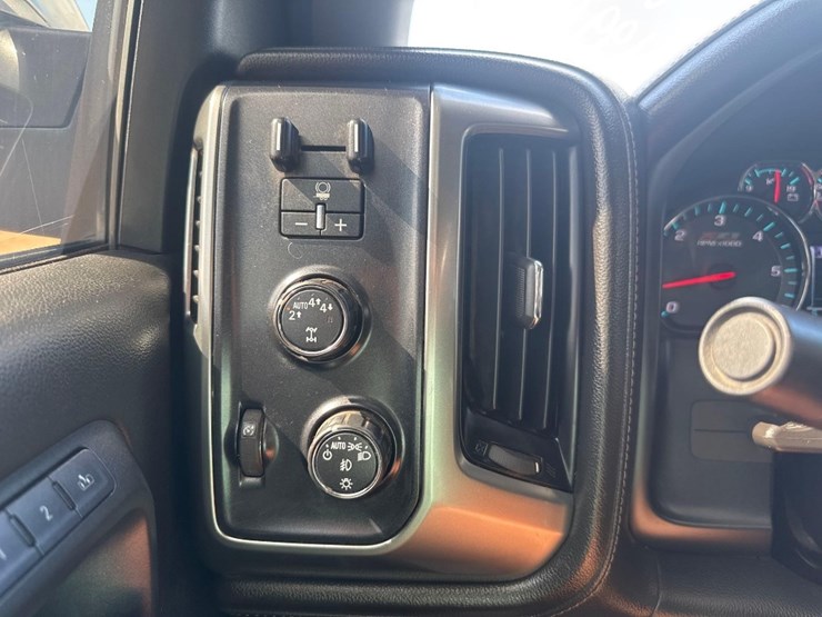 2017-chevrolet-silverado-image-26