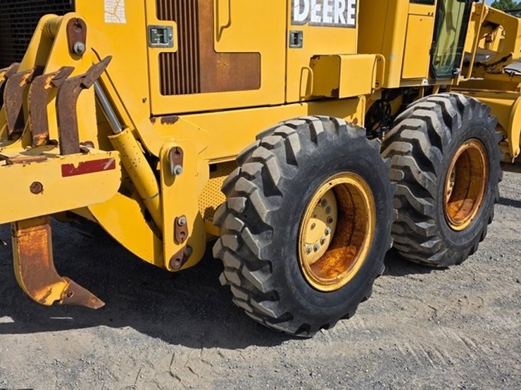2001-deere-670c-image-28