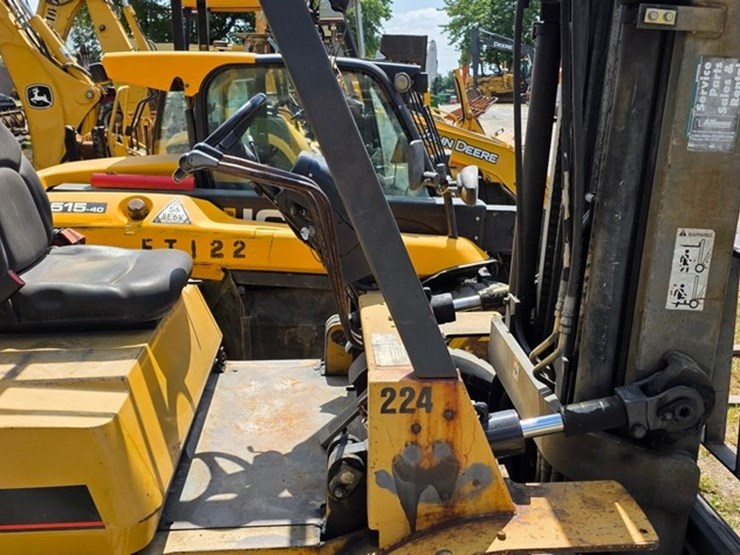 2005-caterpillar-dp40kl-image-12