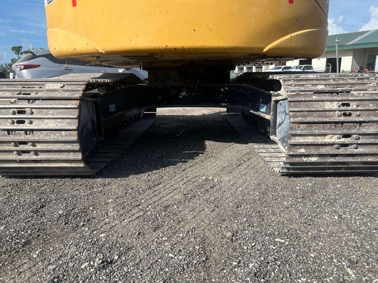 2015-deere-135g-image-21