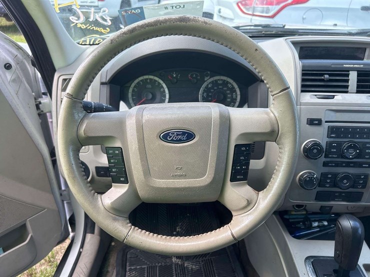 2012-ford-escape-image-13
