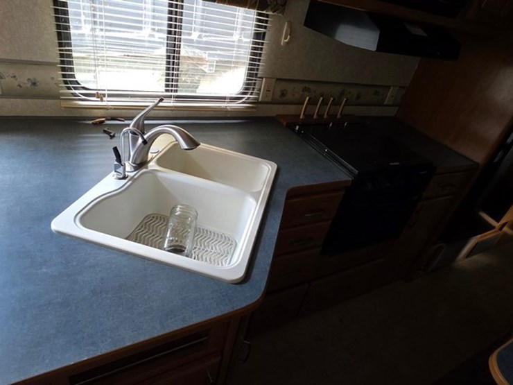 2003-fleetwood-2-axle-camper-(title)-image-38