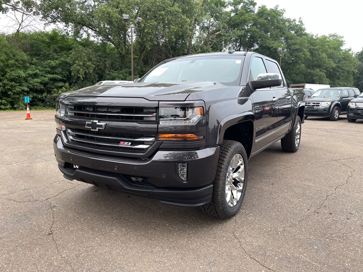 2016-chevrolet-silverado-image-1