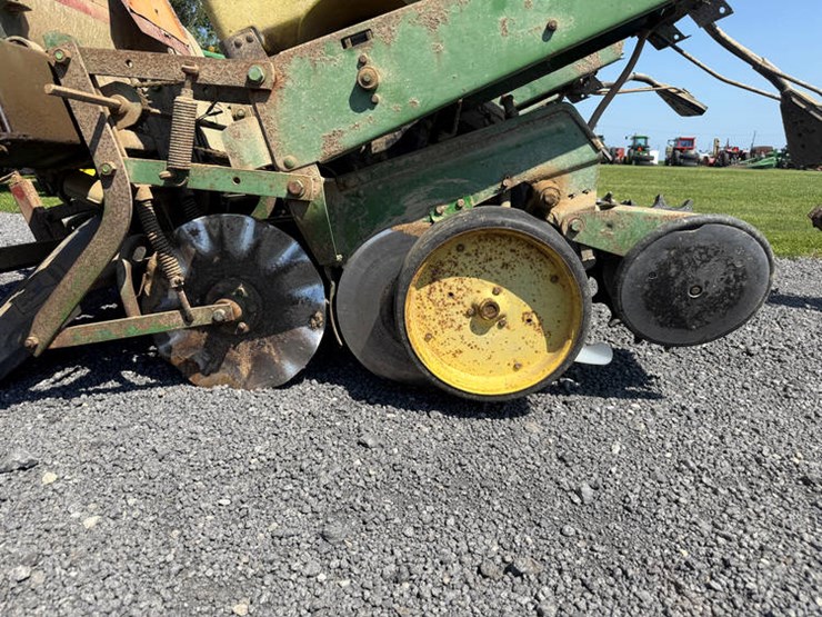 john-deere-7000-image-10