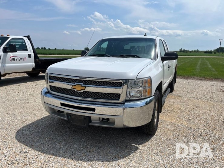 2013-chevrolet-silverado-image-2