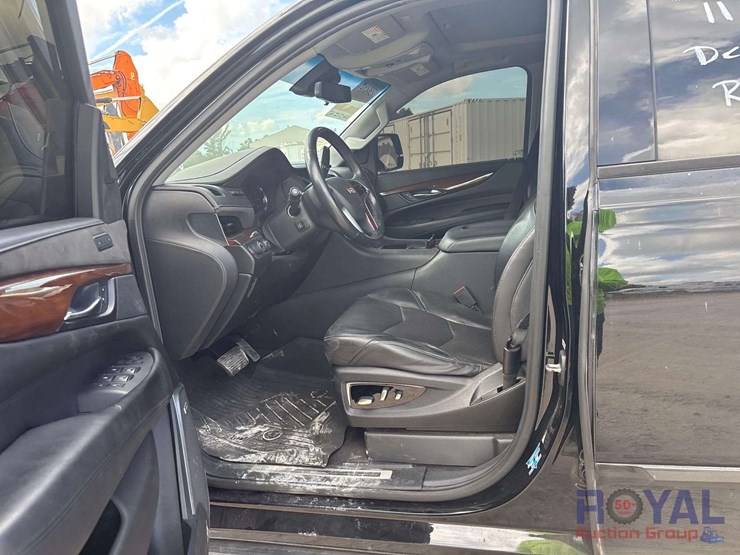 2020-cadillac-escalade-image-11