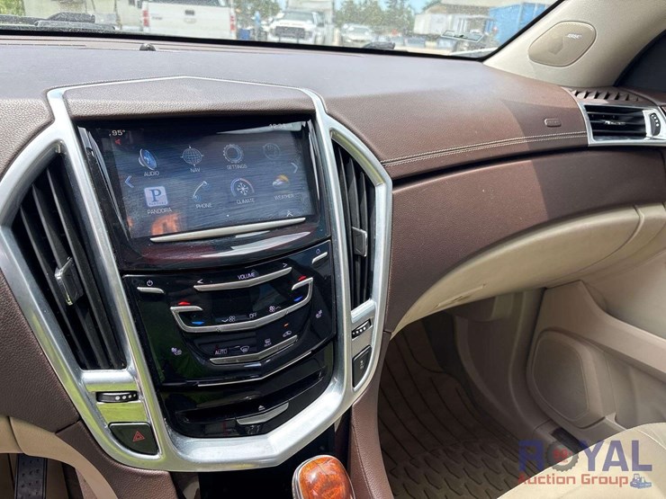 2013-cadillac-srx-image-16