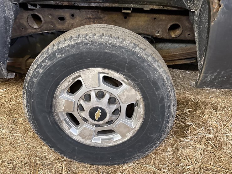 2011-chevrolet-2500-image-11