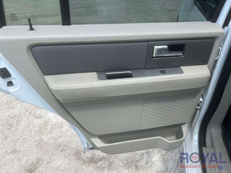 2013-ford-expedition-xlt-image-21