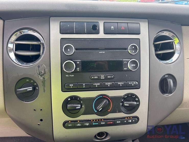 2010-ford-expedition-image-14