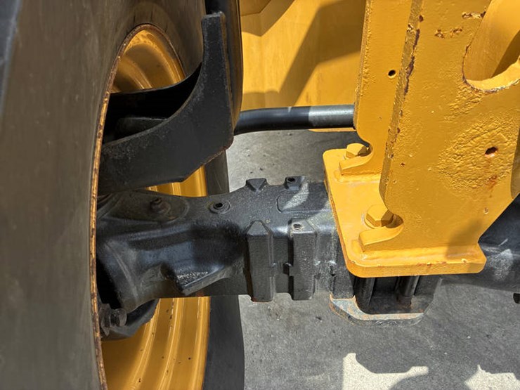 2018-caterpillar-th408d-image-56