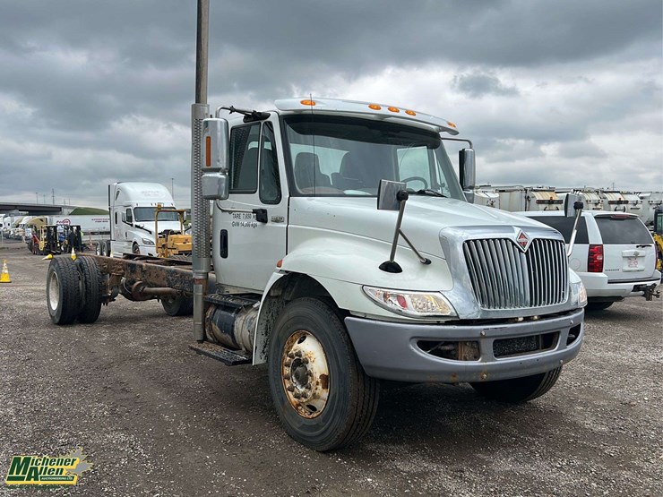2010-international-durastar-4300-image-23