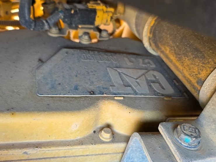 2019-caterpillar-d6n-lgp-image-61