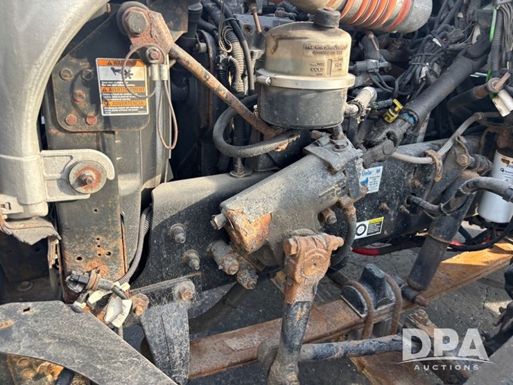 2013-peterbilt-337-image-34