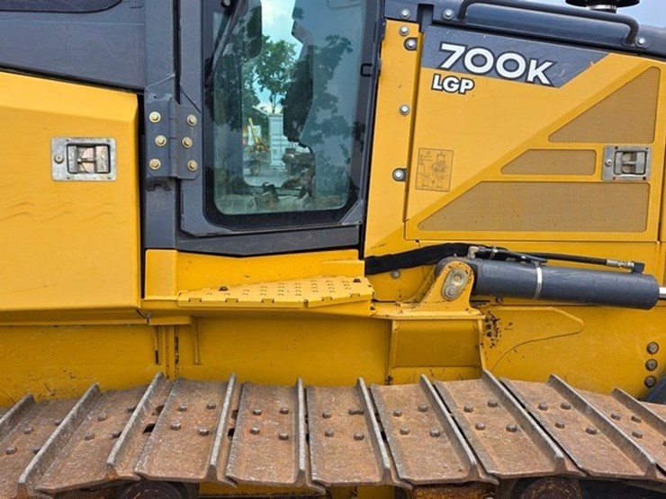 2014-deere-700k-lgp-image-34