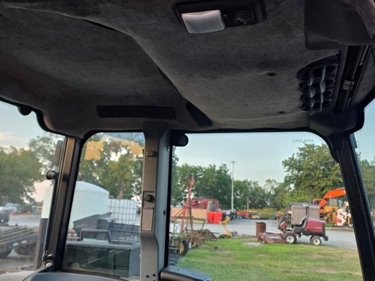 new-holland-tn70d-image-48