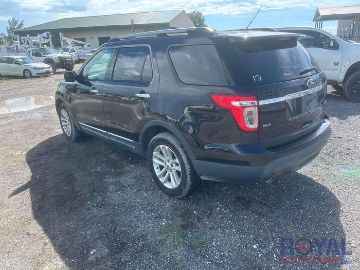 2013-ford-explorer-xlt-image-4