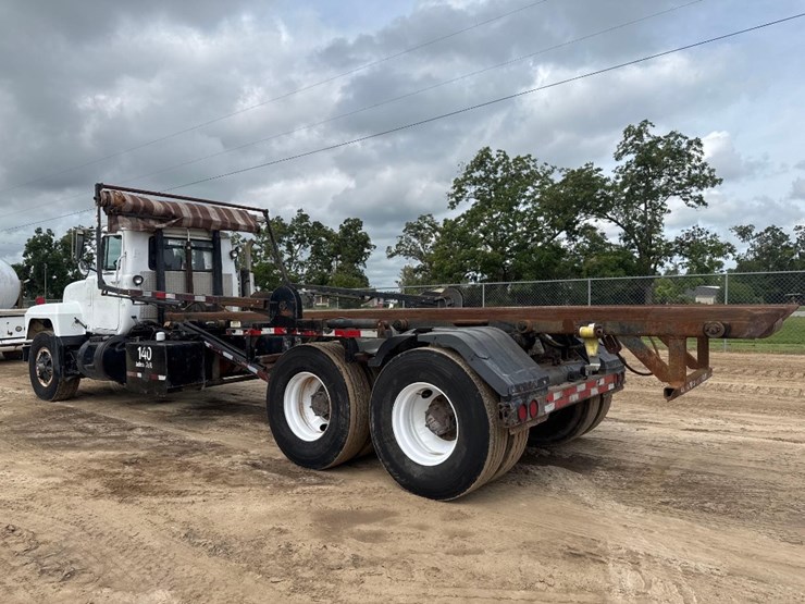 2001-mack-rd688s-image-8