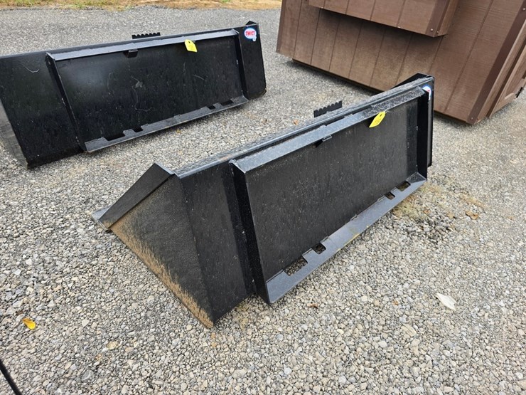 new-swict-60"-skidloader-bucket-image-1