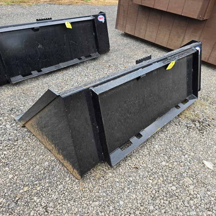 New Swict 60" Skidloader Bucket
