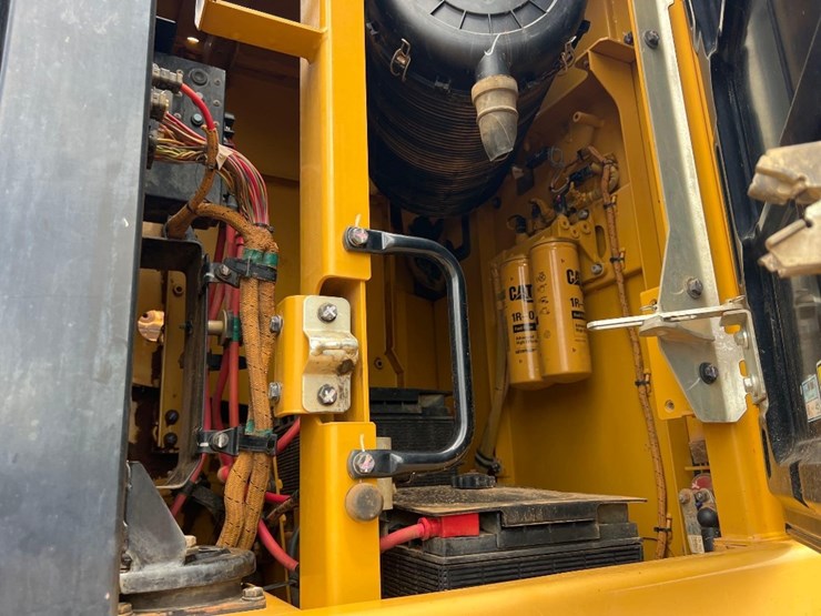 2017-caterpillar-336fl-image-32