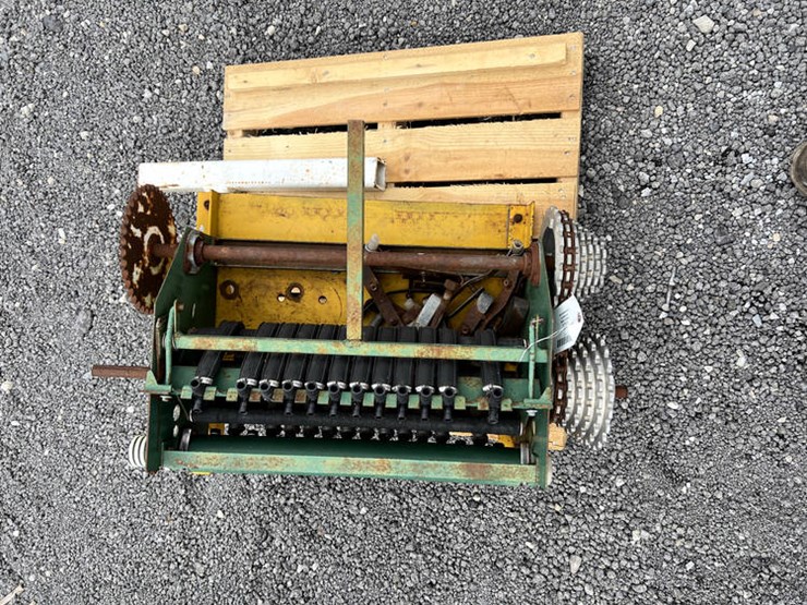#112447-•-john-blue-16-row-squeeze-pump-image-1
