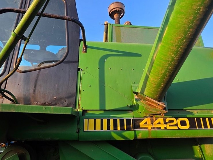john-deere-4420-image-12