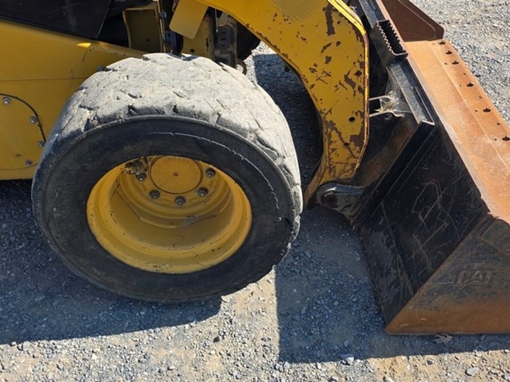 2012-caterpillar-272c-image-8