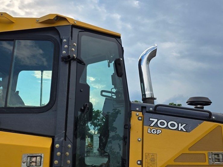 2014-deere-700k-lgp-image-35