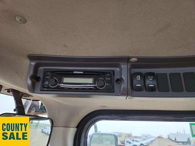 2015-doosan-dl250-3-image-17