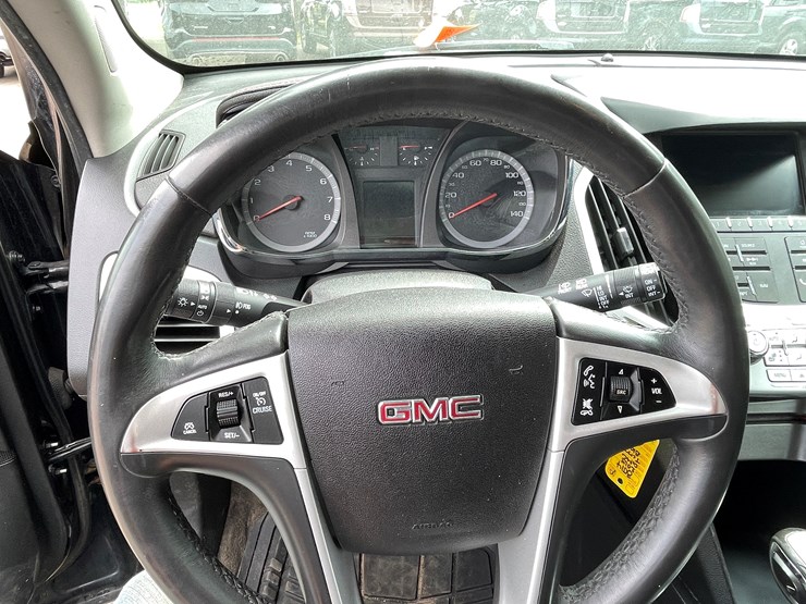 2015-gmc-terrain-slt-image-62