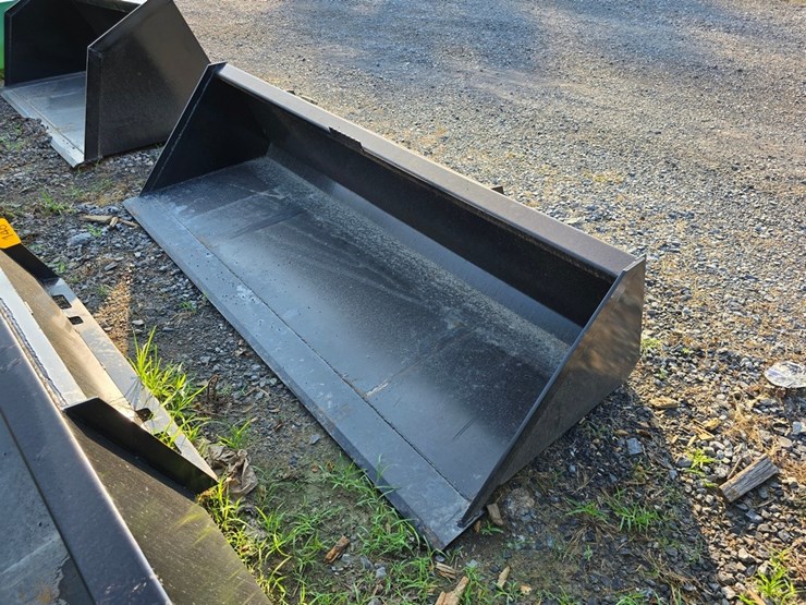 new-swict-84"-skidloader-bucket-image-3
