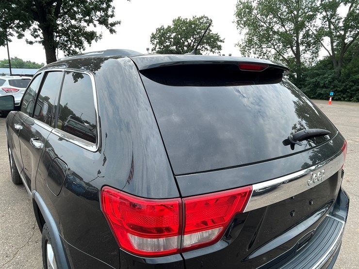 2013-jeep-grand-cherokee-image-24