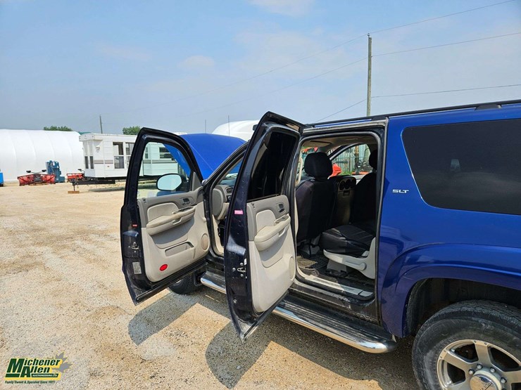2008-chevrolet-suburban-image-16