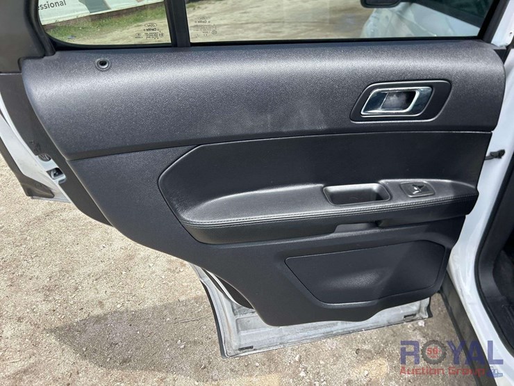 2019-ford-explorer-image-17