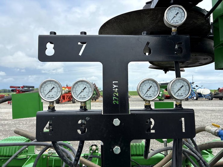 2023-john-deere-2510h-image-23