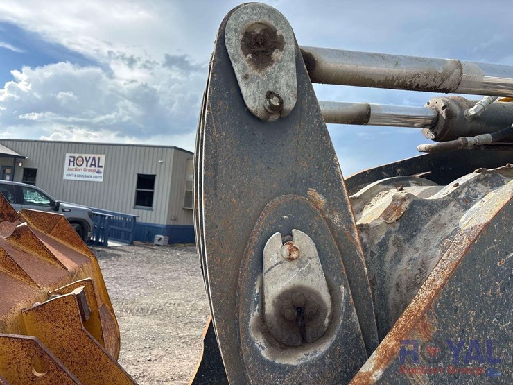 2011-deere-844k-image-26