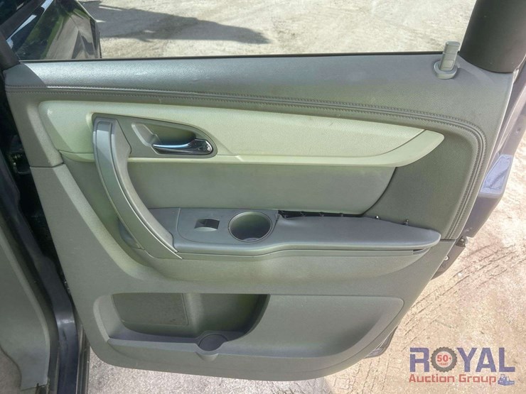 2013-chevrolet-traverse-ls-image-26