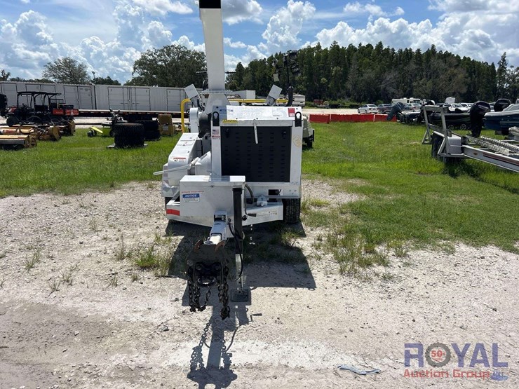 2017-e-z-beever-m12r-towable-brush-chipper-image-14