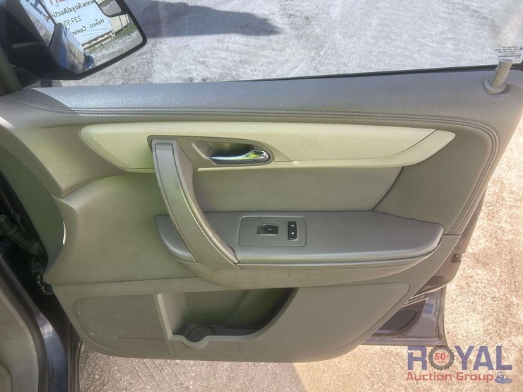 2013-chevrolet-traverse-ls-image-28