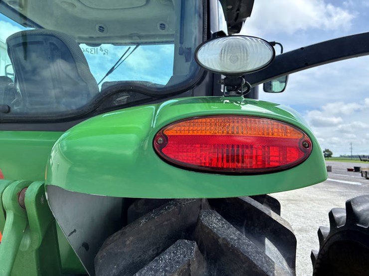 2014-john-deere-8285r-image-25